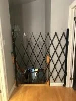 Very good gate, sturdy 5