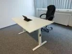 Nicht für Tische mit 80 cm Tiefe. 4