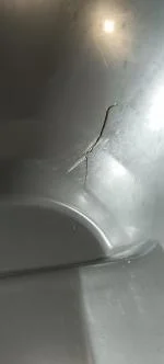 Llegó defectuoso, tiene una grieta en el plástico de la bañera 4