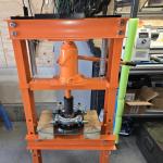 Basic but effective hydraulic press 5