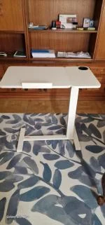 VEVOR Mesa Auxiliar Movil de Cama 5