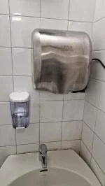 Excelente y potente secador de manos 4