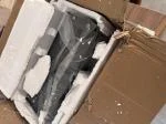 États du colis à sa réception et Plexiglas fissuré  2