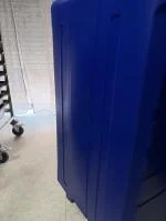 Je pense que ce produit est bien pour être utilisé en intérieur et non en extérieur, même sous un barnum le produit c’est complètement déformé lors d’une Prestations dès le premier jour 2
