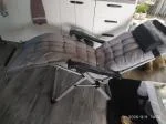 Pas trouvé l'astuce pour lever la partie des jambes en étant assise. Les bras du fauteuil ne se lève pas. 4