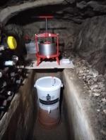 Pressoir adapté pour ma petite cave.  5