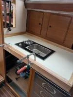 Keukenladen in zeiljacht 5
