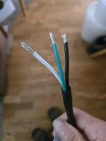 Doesn't come with a plug 2
